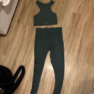 SET Active Dark Green Leggings and Top Set